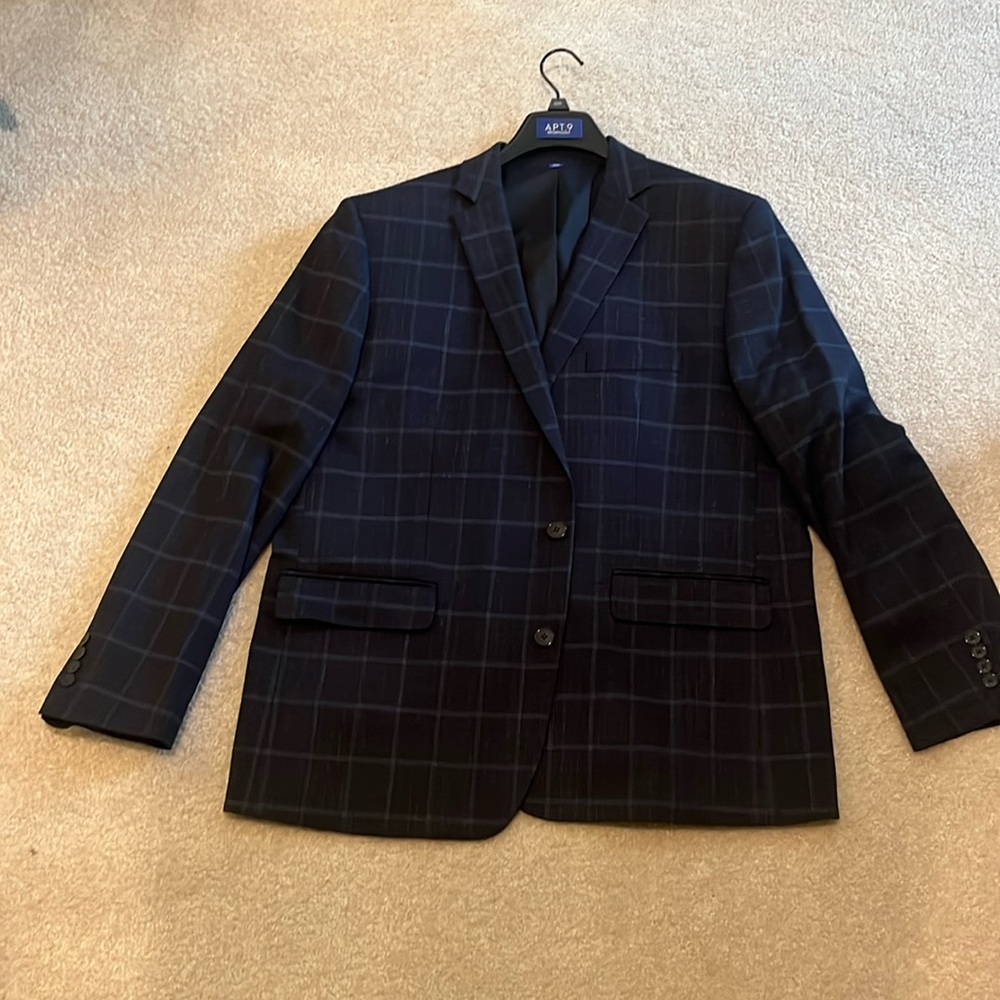 Men’s APT 9 sports blue plaid slim fit sports coat.